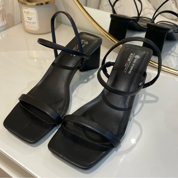 Black heels - Picture 2 of 3